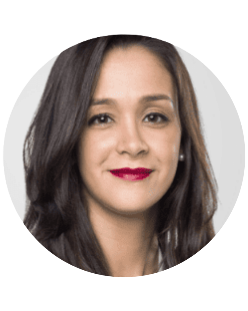 Fotografia da Coordenadora Acadêmica Débora Costa